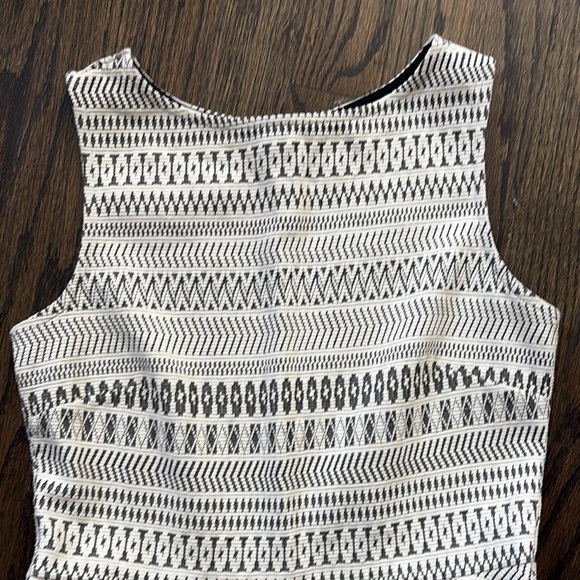 Black and White Patterned Sleeveless Dress by Banana Republic- size 2P - Picture 2 of 6
